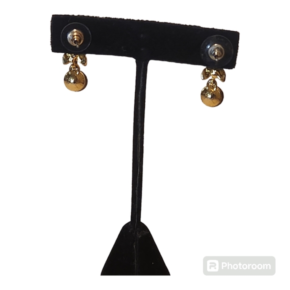 Vintage Drop Silver Sparkle Earrings - Picture 2 of 3